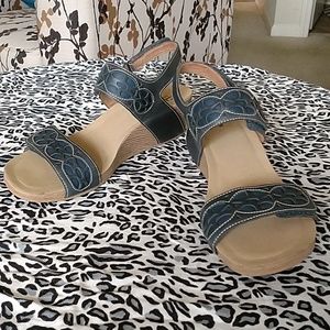 SALE! Clarks bendables leather wedges